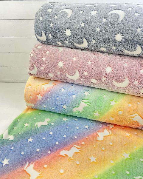 Wellness-Fleece Glow in the Dark – Einhorn, Sterne & Mond